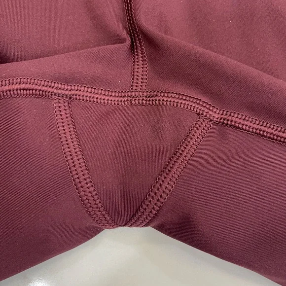 EUC Lululemon crop leggings with mesh detail - Picture 4 of 10